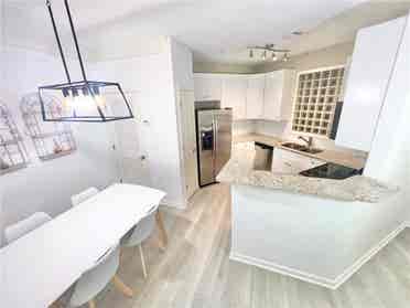 Furnished Room Near Perimeter Mall