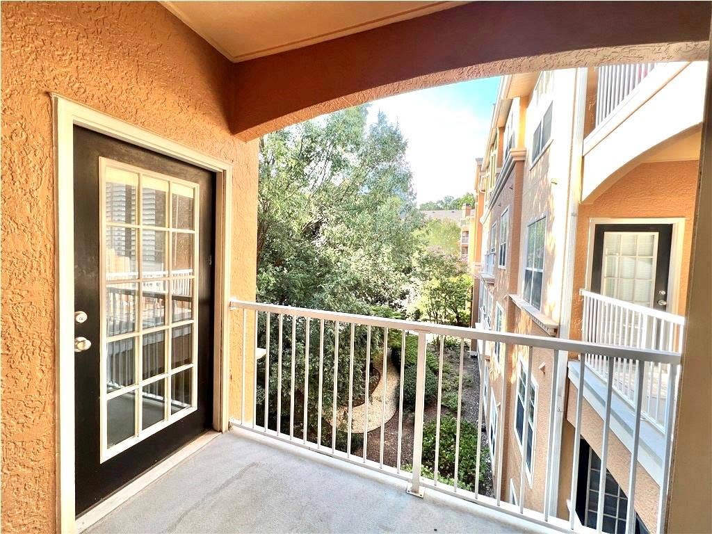 Furnished Room Near Perimeter Mall