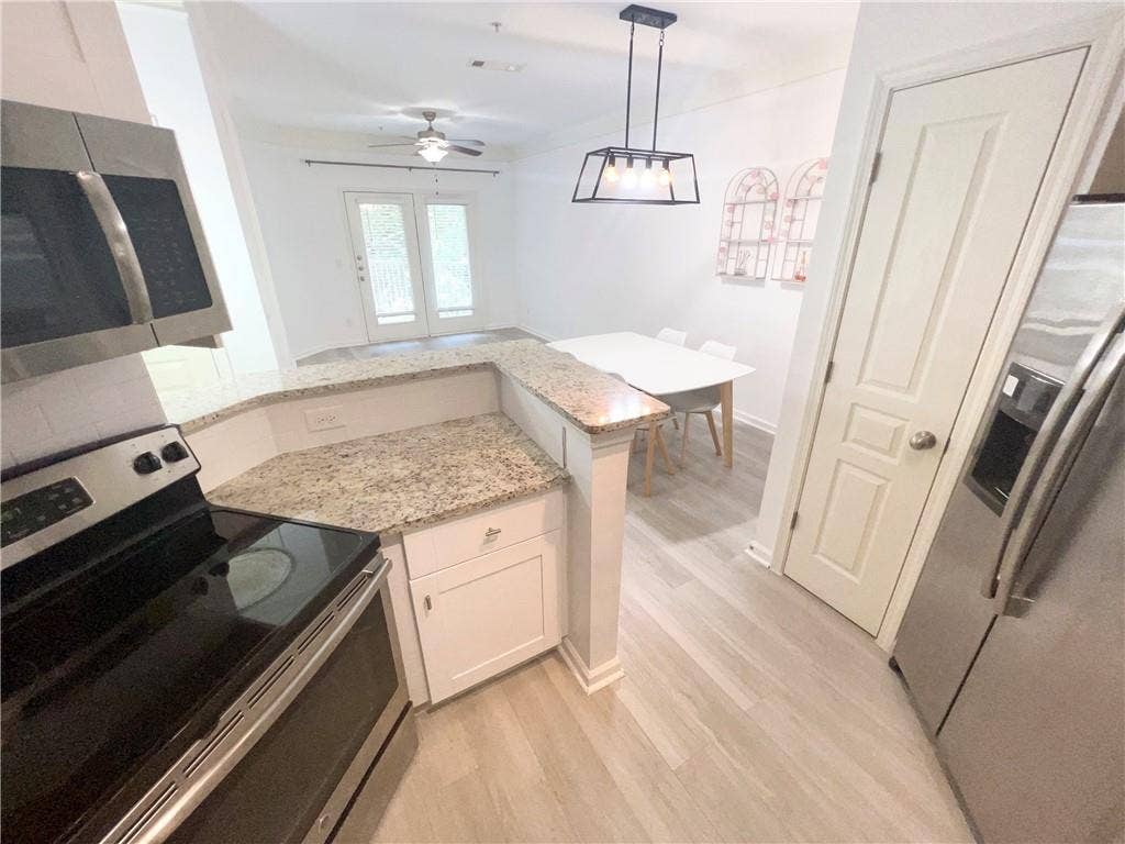 Furnished Room Near Perimeter Mall