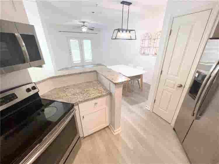 Furnished Room Near Perimeter Mall