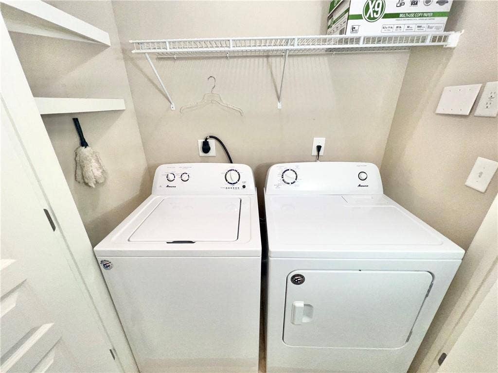 Furnished Room Near Perimeter Mall