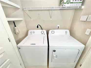 Furnished Room Near Perimeter Mall
