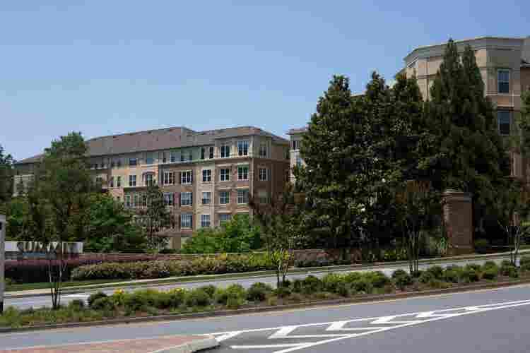 Furnished Room Near Perimeter Mall