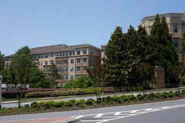 Furnished Room Near Perimeter Mall