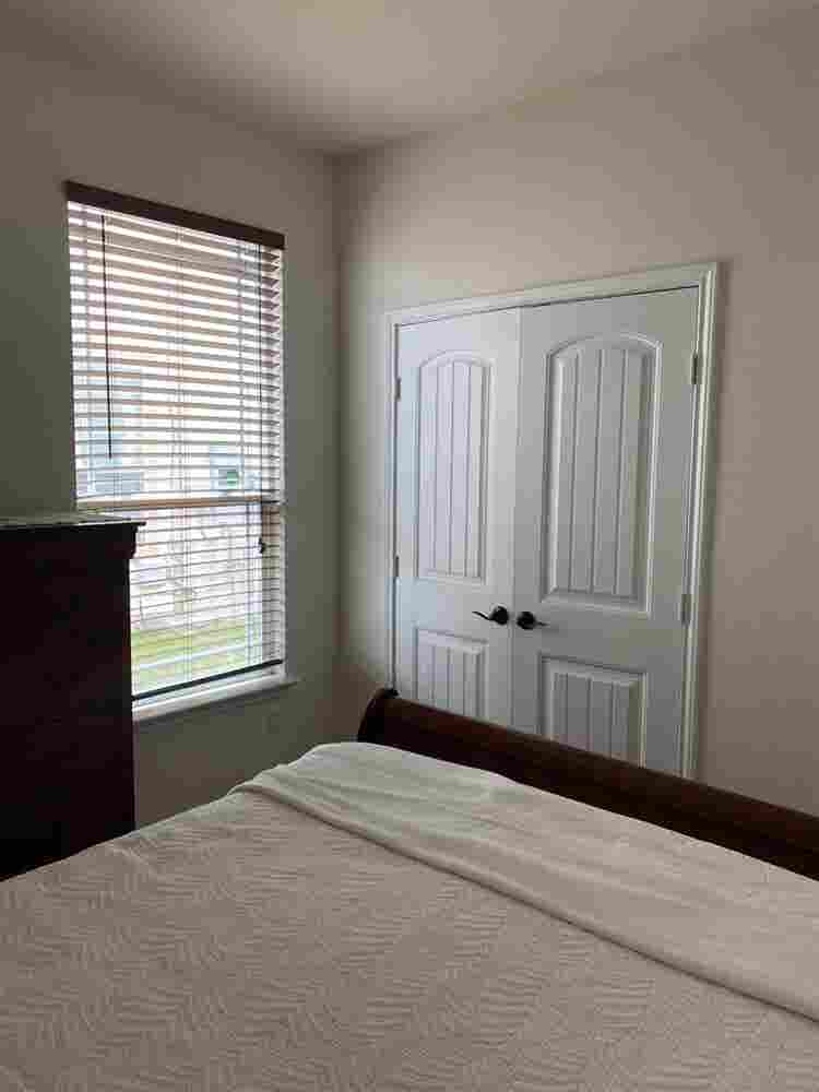 Nice comfy clean room !! Very cute!