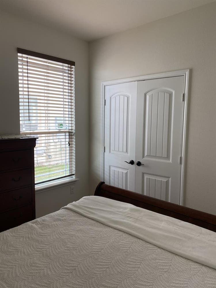 Nice comfy clean room !! Very cute!