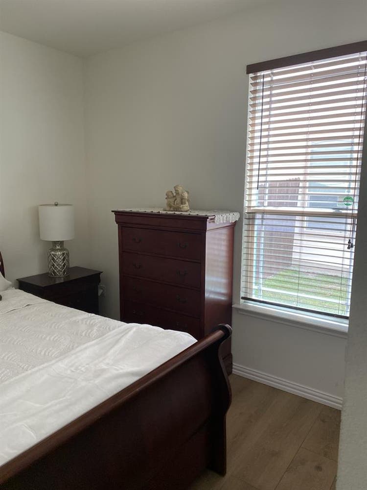 Nice comfy clean room !! Very cute!