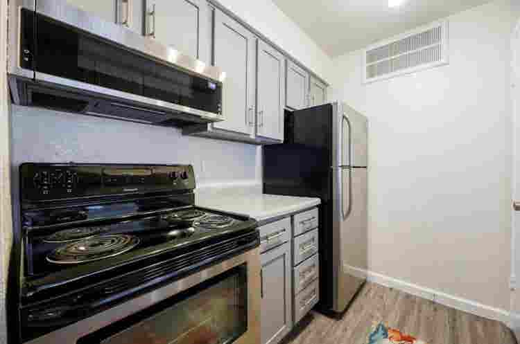 Sublease b Apartment