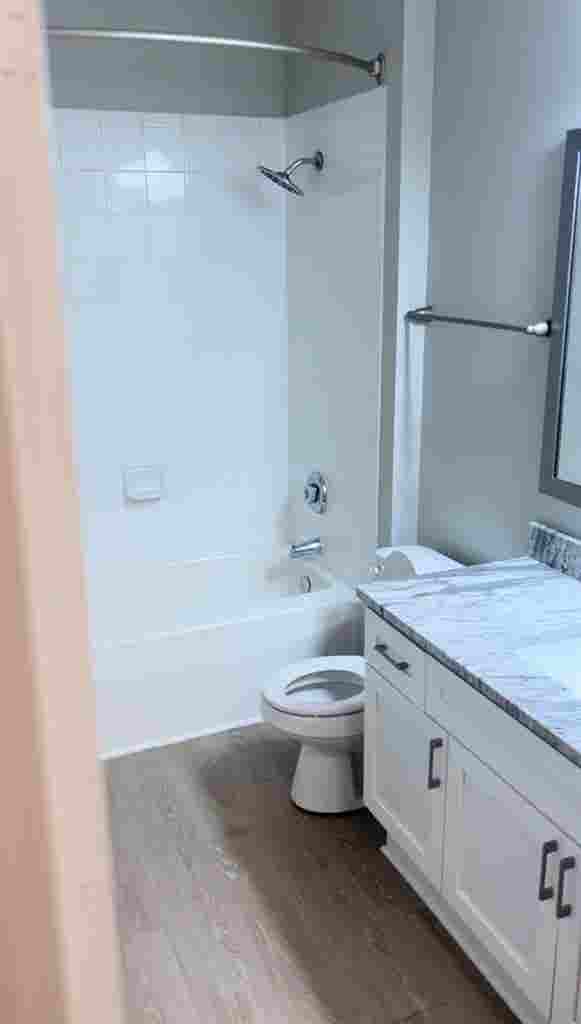 Valet trash, pool, gym, 3 stories,