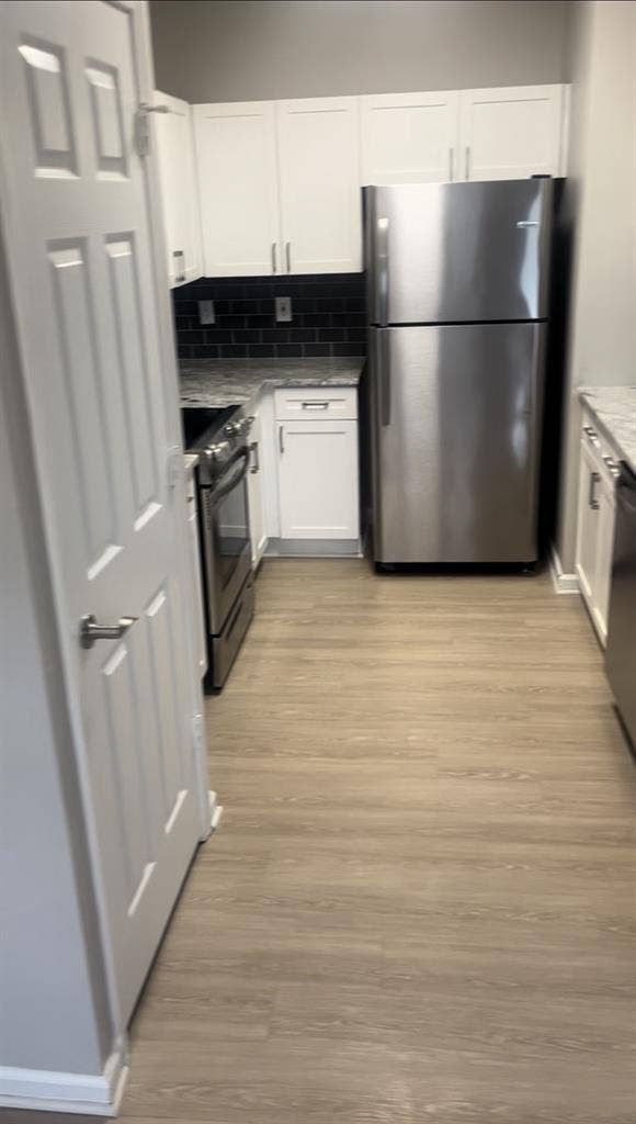 Valet trash, pool, gym, 3 stories,