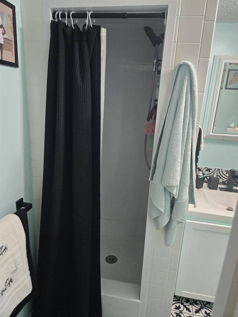 Furnished bedroom/private bathroom