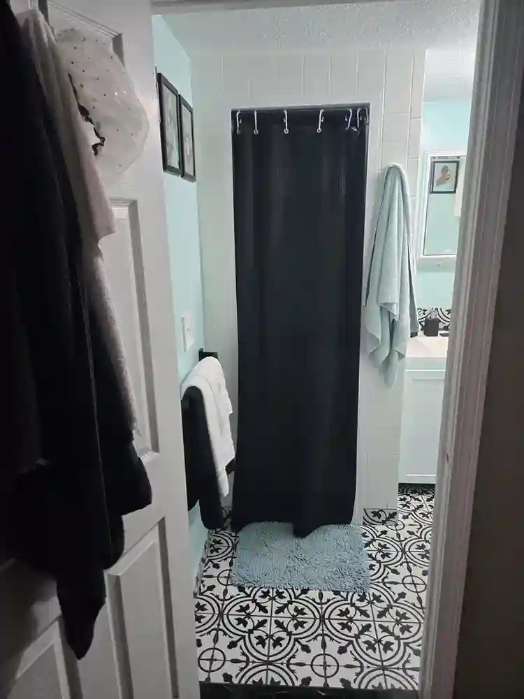 Furnished bedroom/private bathroom