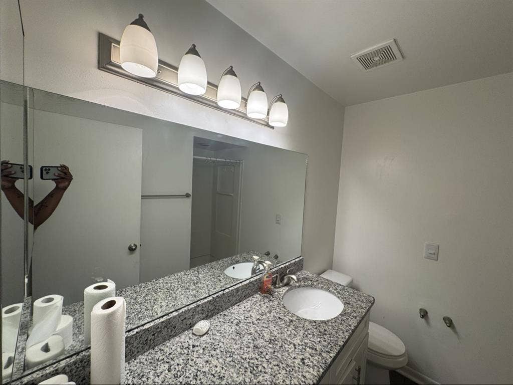Looking for a Roommate