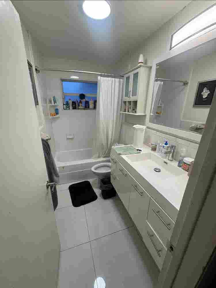 Room for rent in B with pool