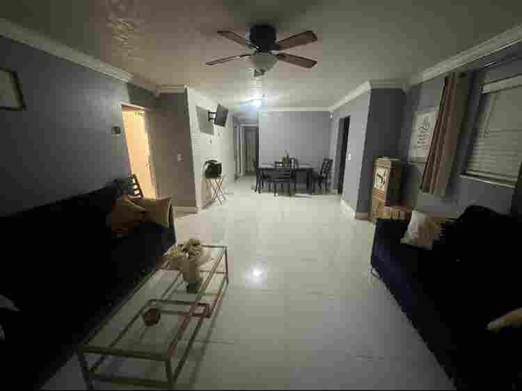 Room for rent in B with pool