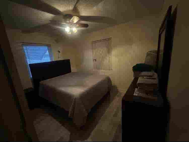 Room for rent in B with pool