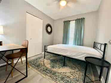 Room for Rent near IUS & Norton Hos