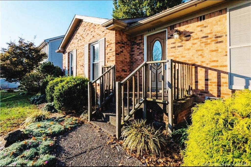 Room for Rent near IUS & Norton Hos