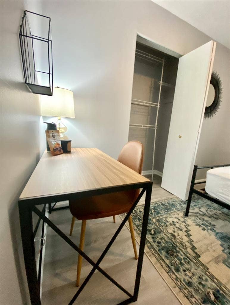 Room for Rent near IUS & Norton Hos