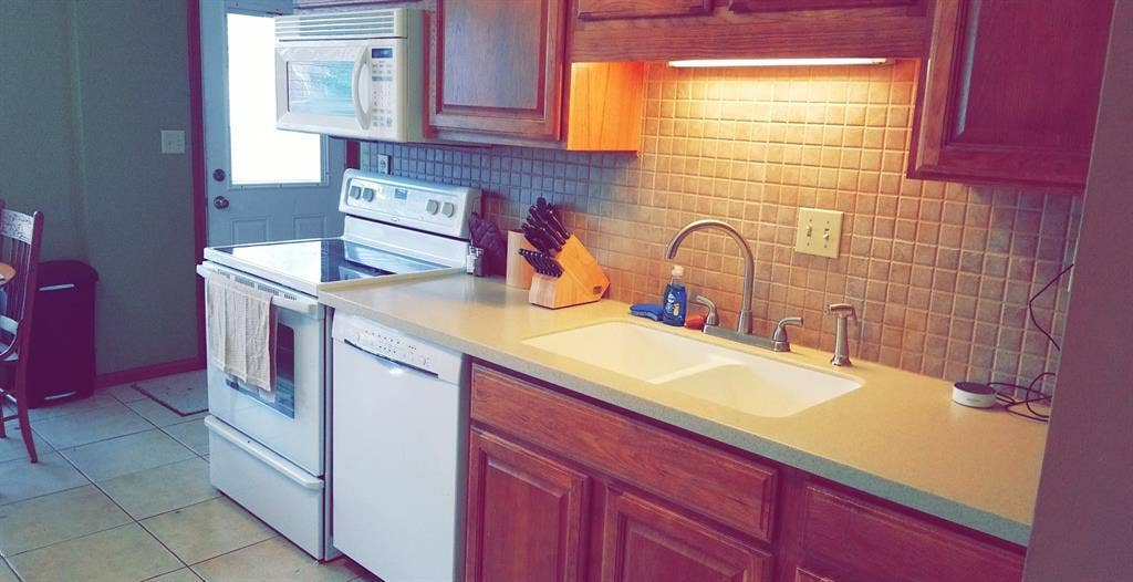 Room for Rent near IUS & Norton Hos