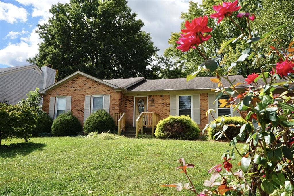 Room for Rent near IUS & Norton Hos