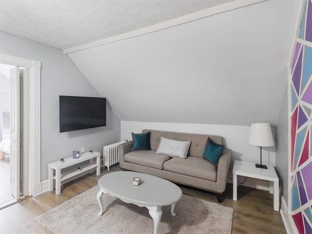 Private furnished room