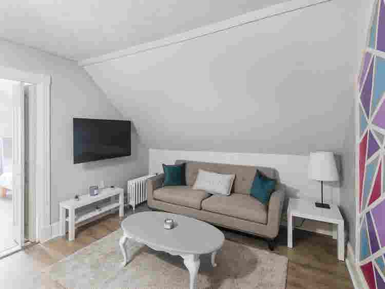 Private furnished room