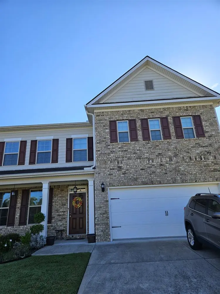 Looking for female roommate