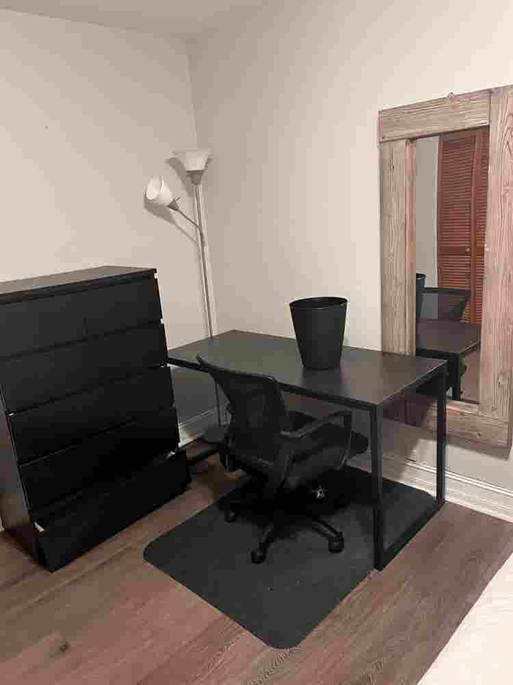 Room for rent - October 1