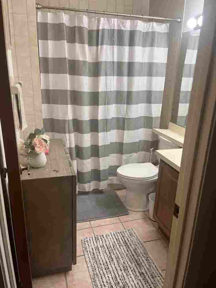 Room for rent - October 1