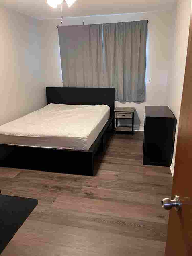 Room for rent - October 1