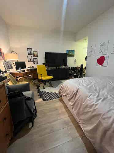 ✨Spacious Studio in Midtown South✨