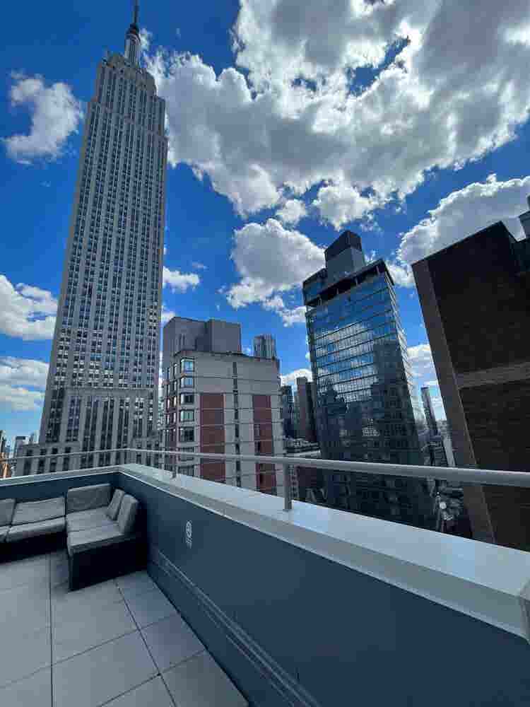 ✨Spacious Studio in Midtown South✨