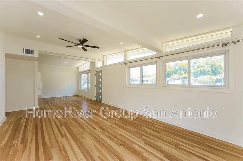 Alamo heights room for rent