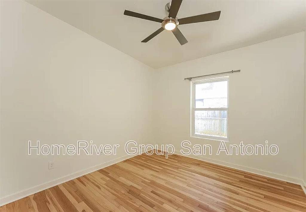 Alamo heights room for rent