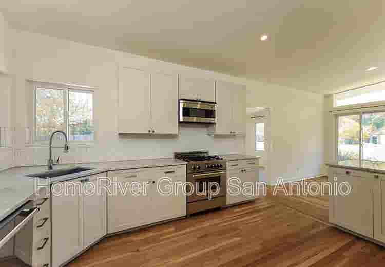 Alamo heights room for rent