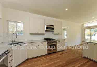 Alamo heights room for rent