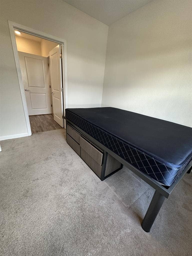 Stadium Enclave Room for rent