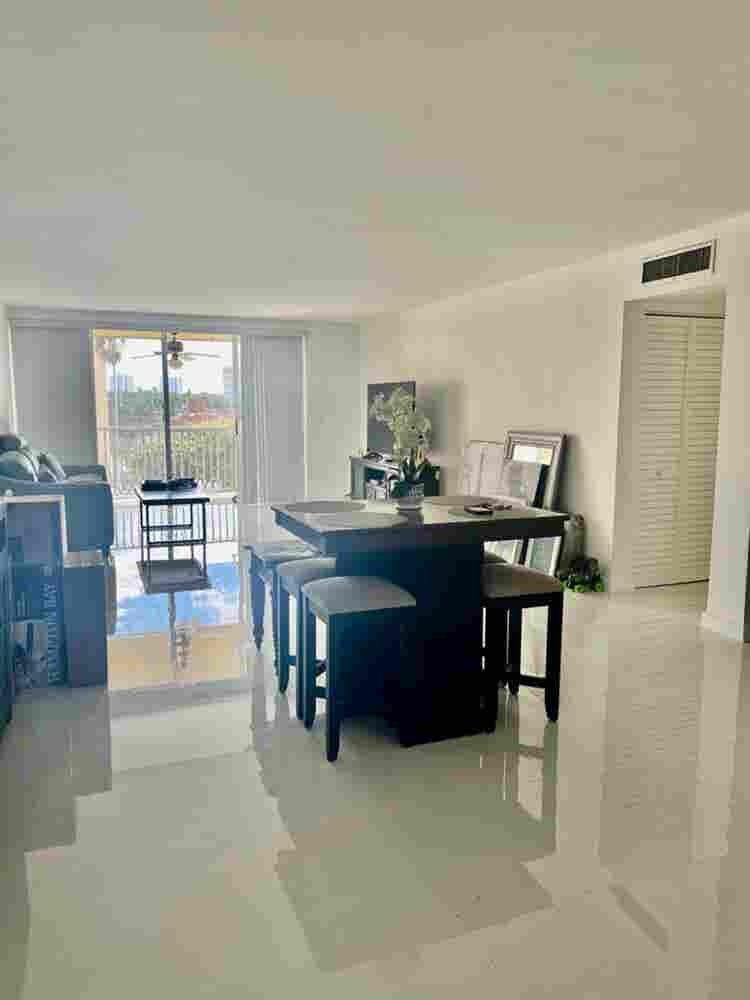 Roomie Wanted for Cozy, Happy Home