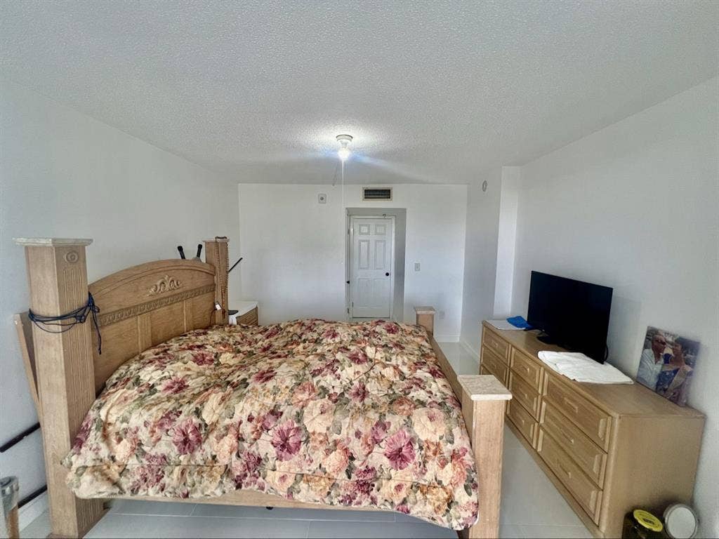 Roomie Wanted for Cozy, Happy Home