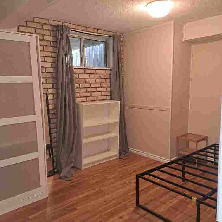 ROOM FOR A FEMALE ($ CAD/MONTH)