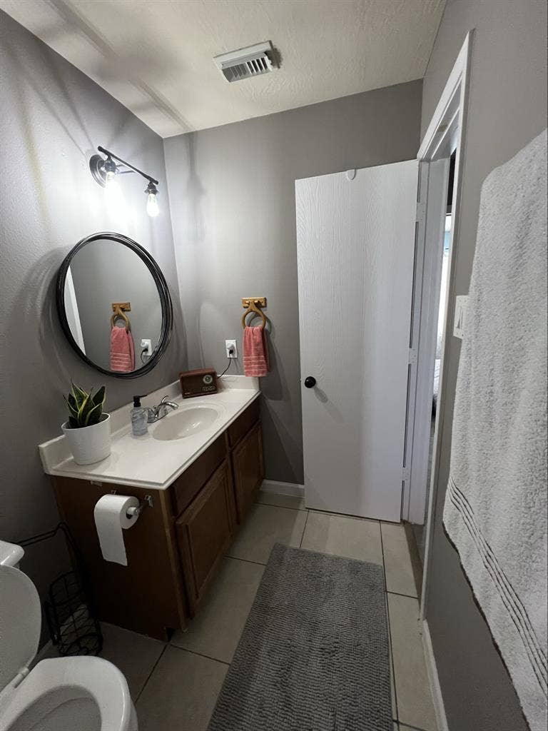 Private room unfurnished available