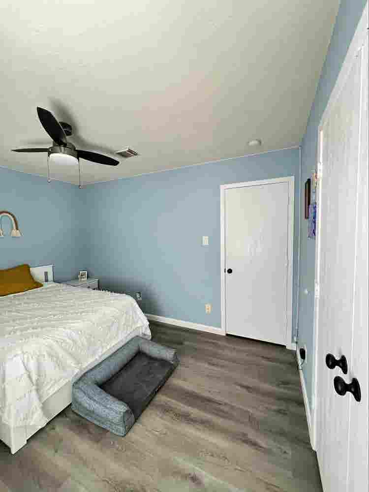 Private room unfurnished available