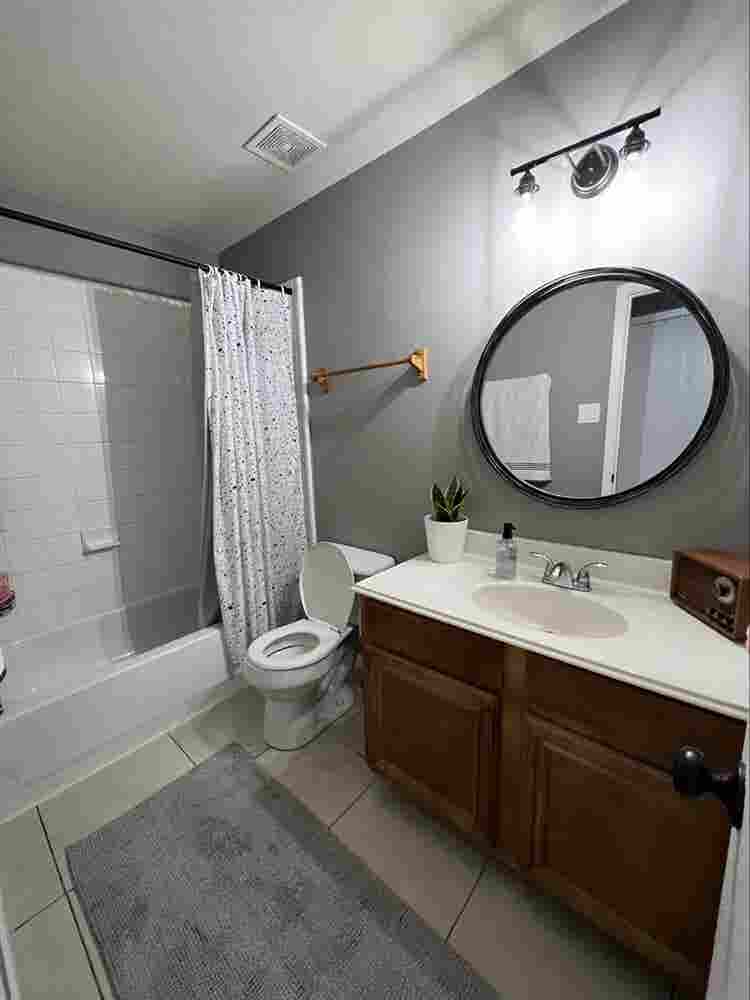 Private room unfurnished available