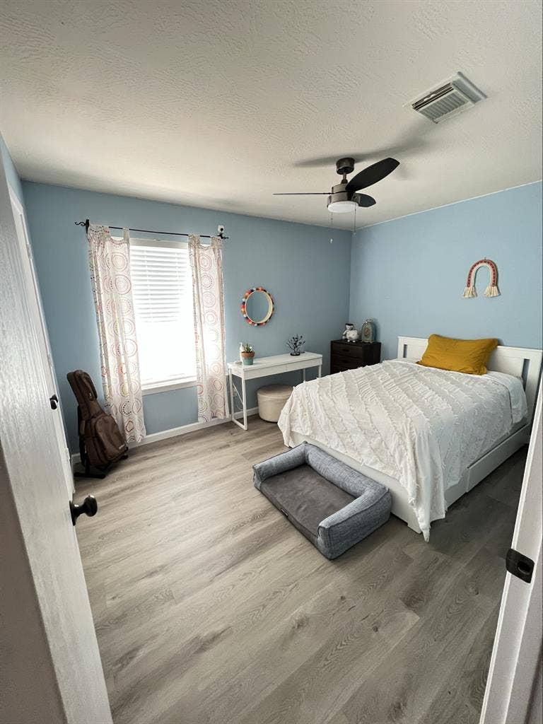 Private room unfurnished available