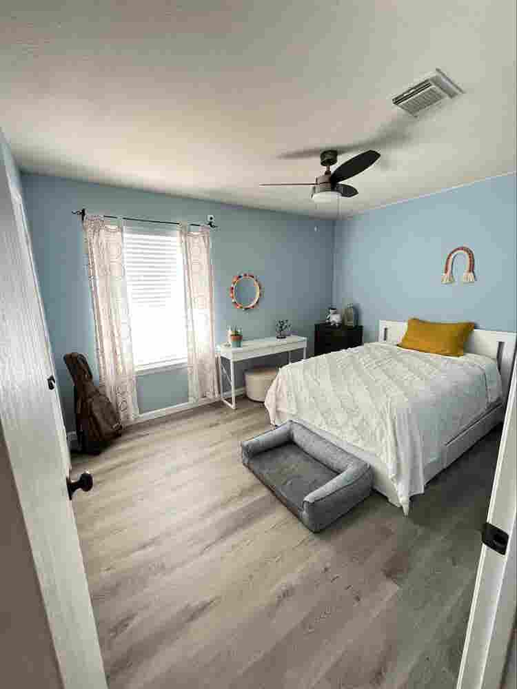 Private room unfurnished available