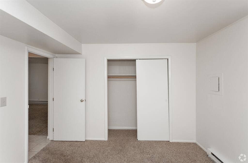 Looking for a Roommate