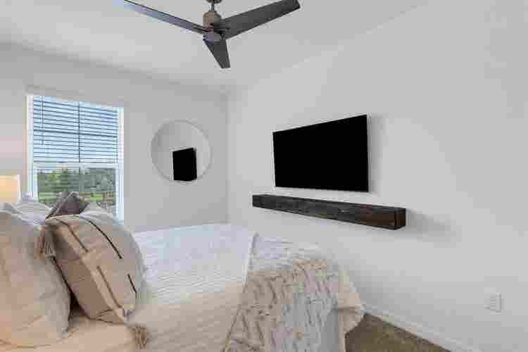 Private Room in -Built Townhome