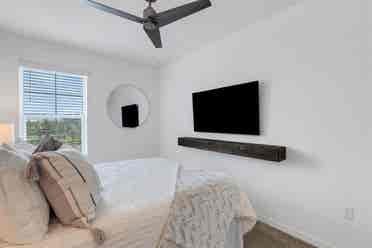 Private Room in -Built Townhome