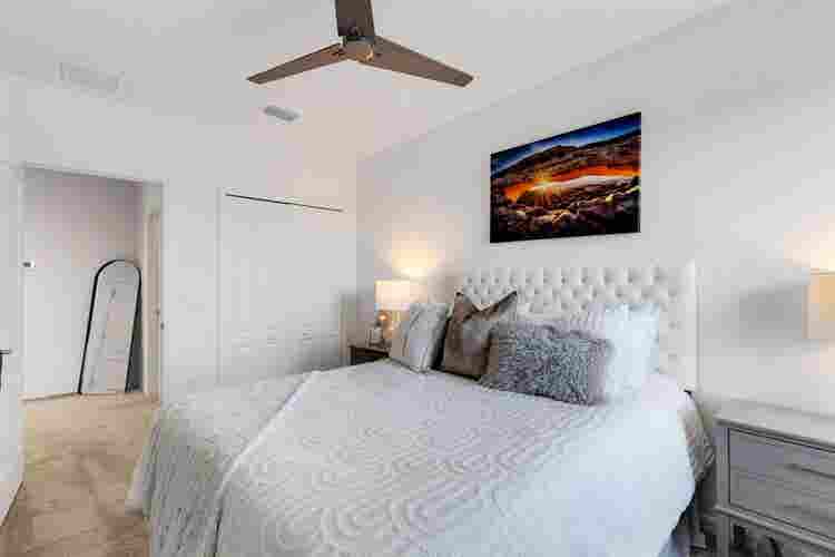 Private Room in -Built Townhome
